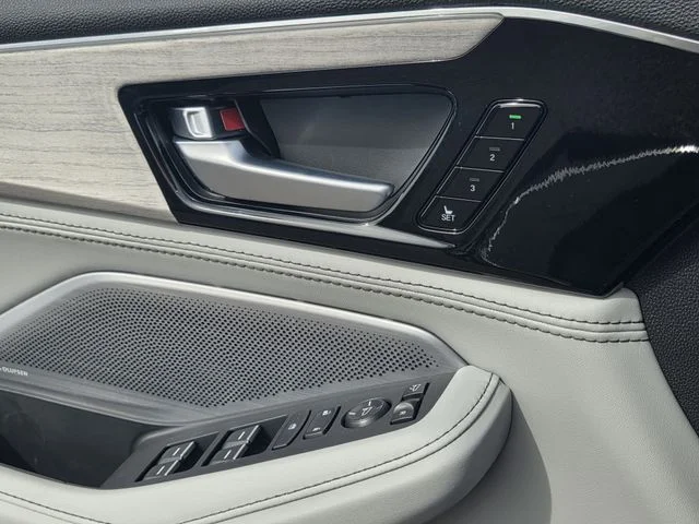 New 2026 Solar Silver Metallic Acura w/Advance Package image 14