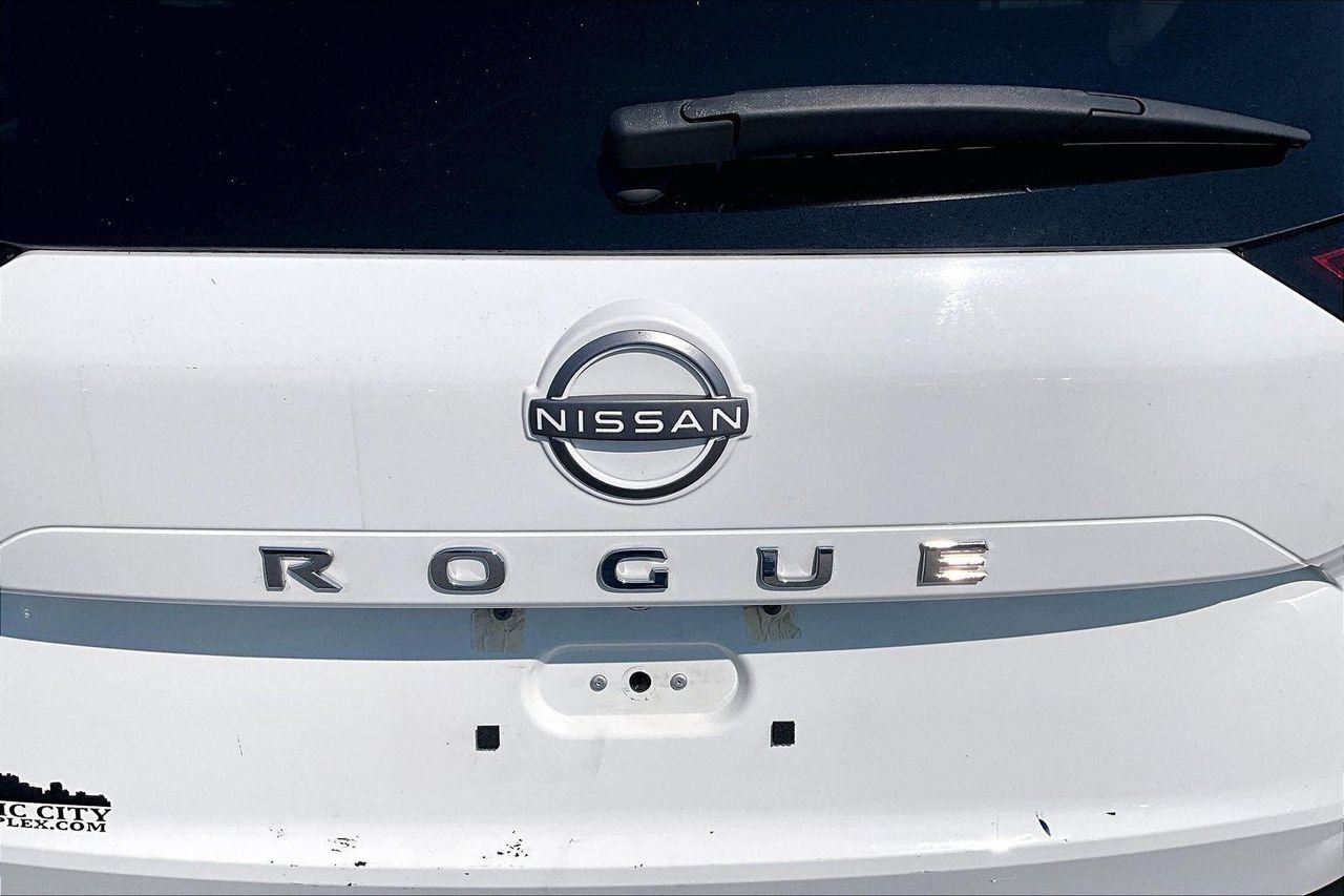 Used 2023 Glacier White Nissan S FWD image 26