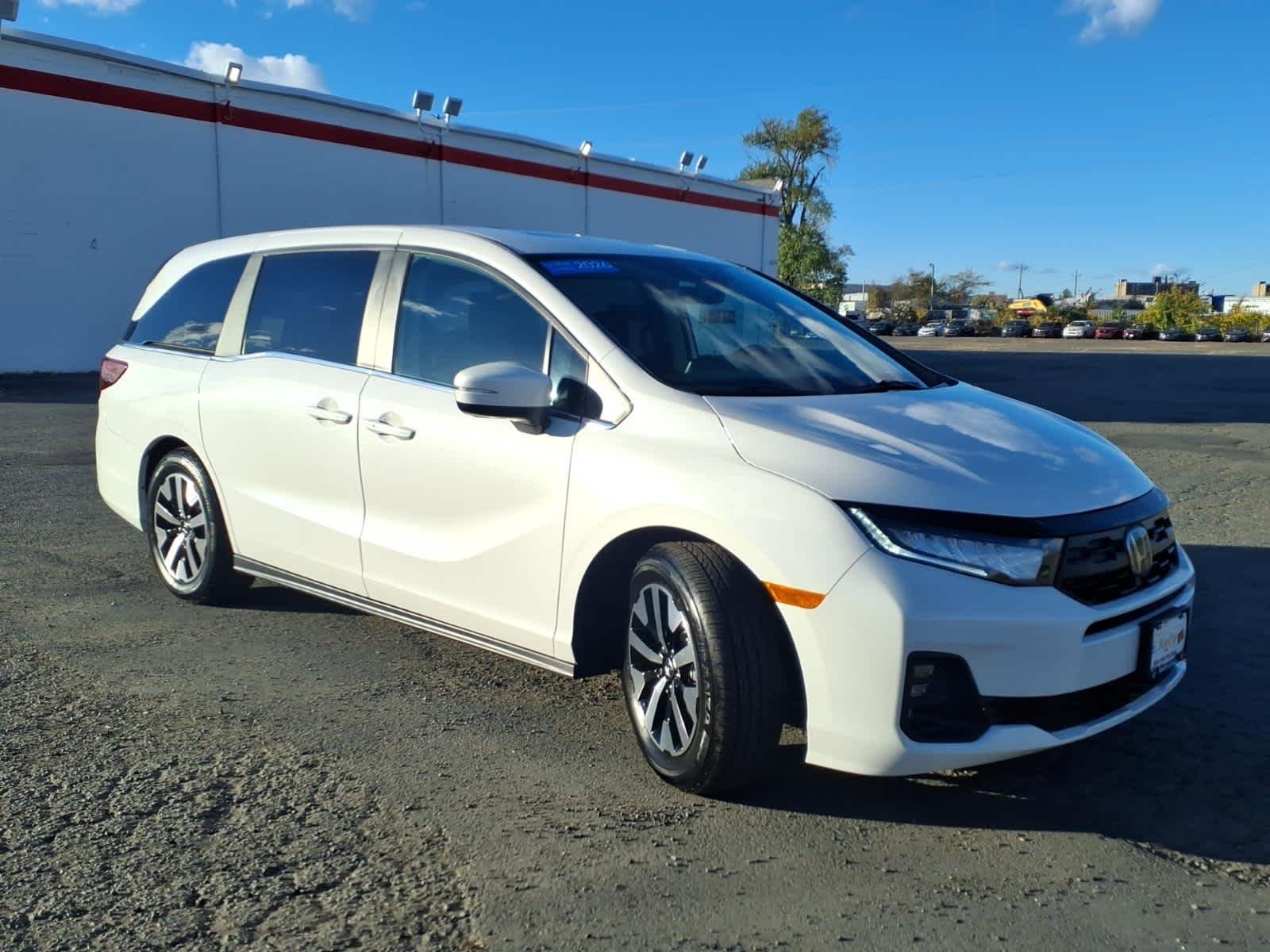 Certified Used 2026 Platinum White Pearl Honda EX-L image 3