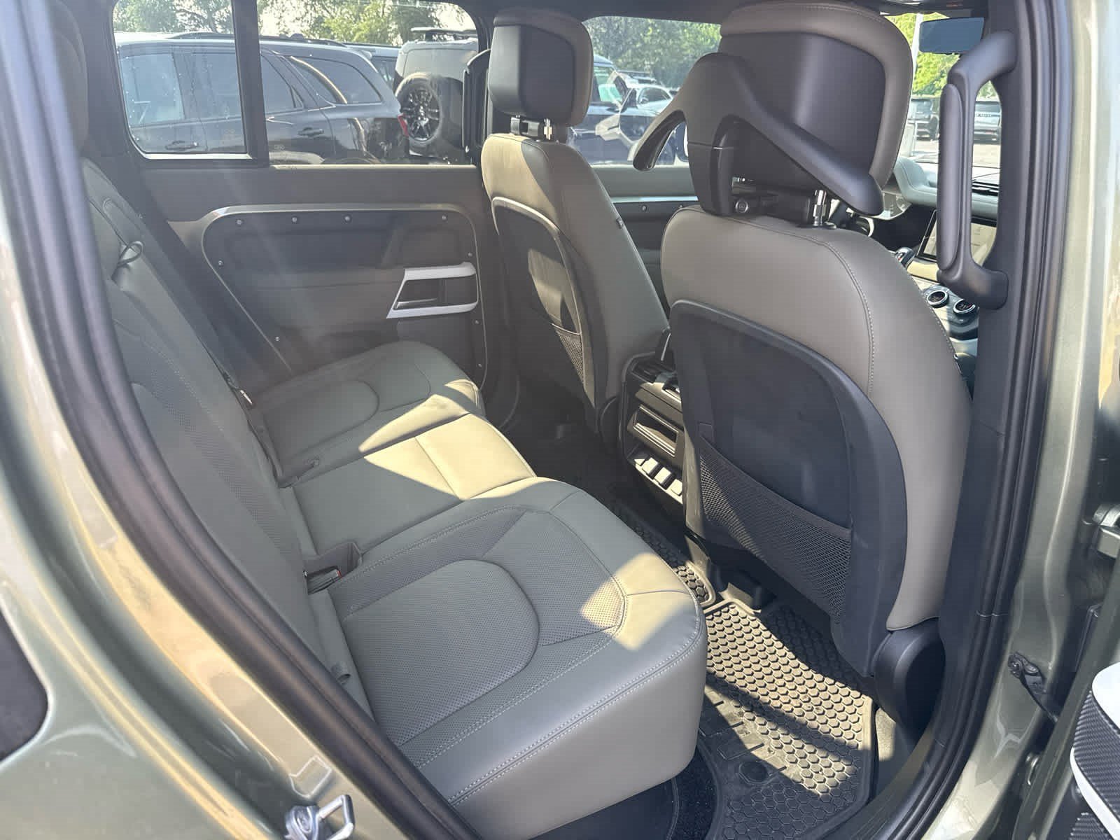 Used 2024 Pangea Green Metallic Land Rover S image 9