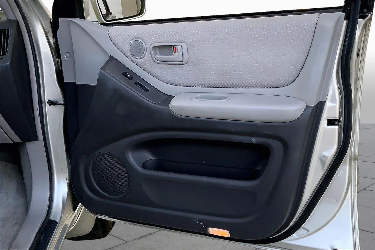 Used 2007 Millenium Silver Metallic Toyota  image 22