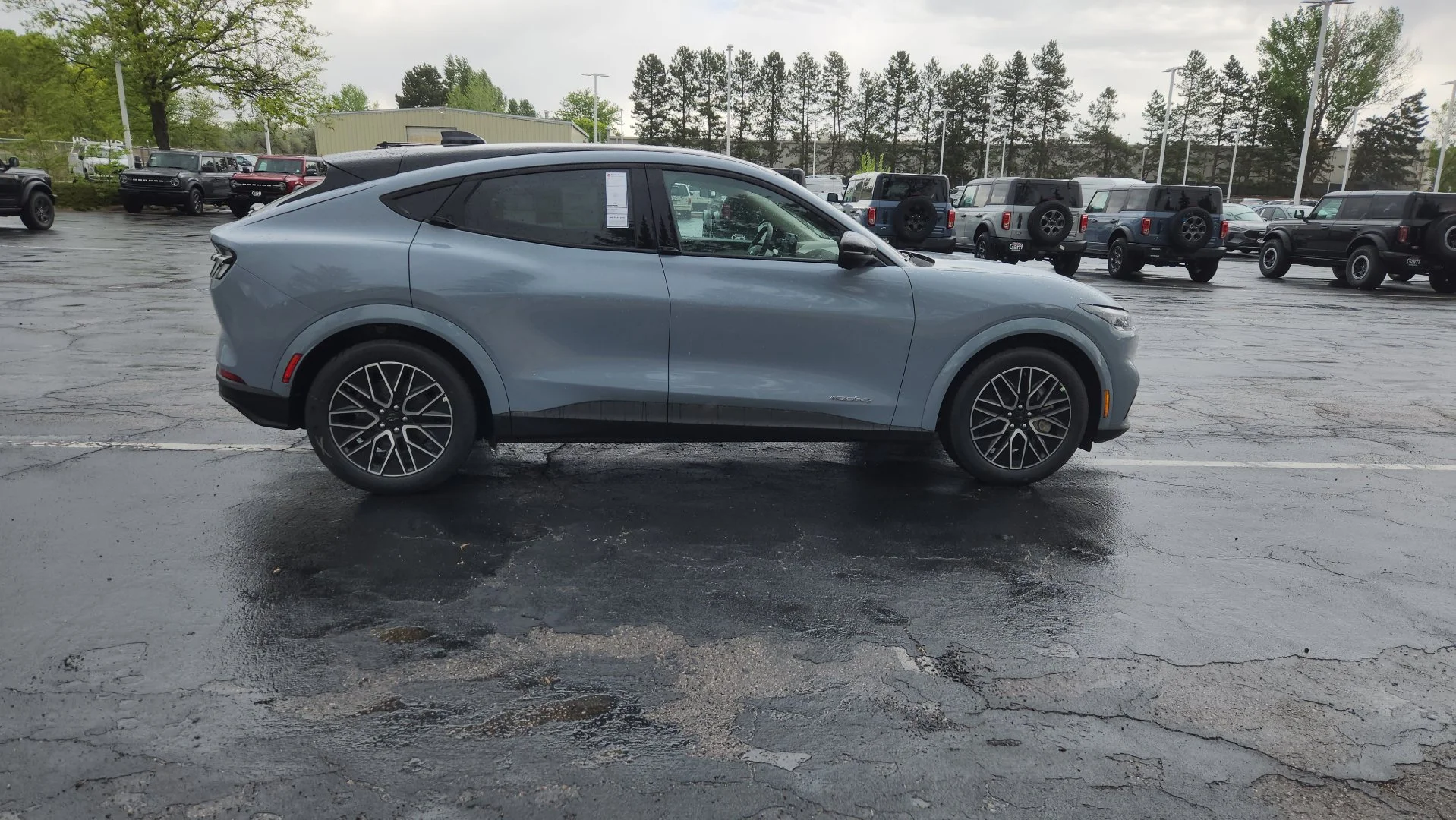 New 2026 Glacier Gray Metallic Tri-coat Ford Premium image 17