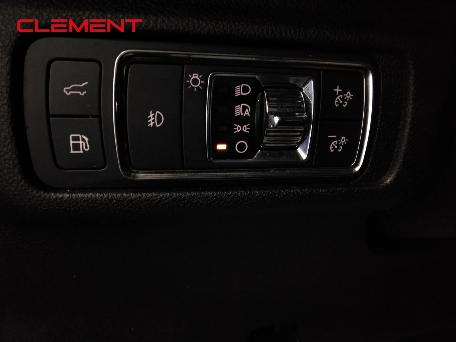Used 2021 Black Lincoln Grand Touring image 19