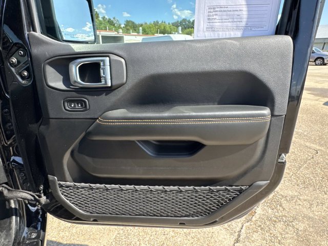 Used 2025 Black Jeep Sahara image 35