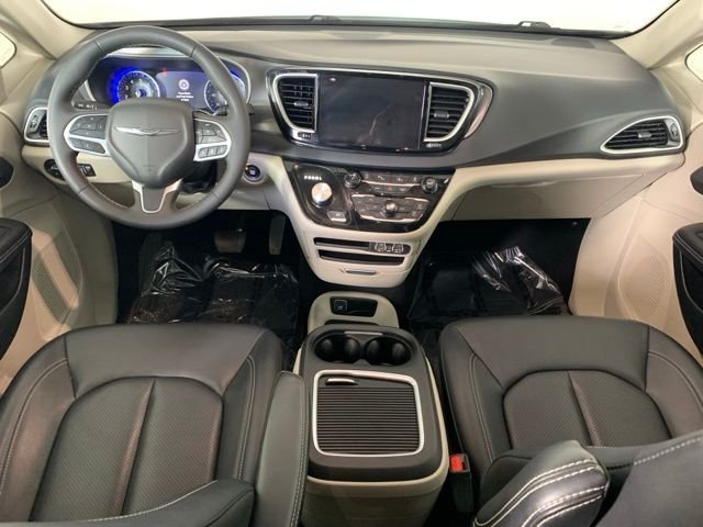 Used 2024 White Chrysler Touring L image 2