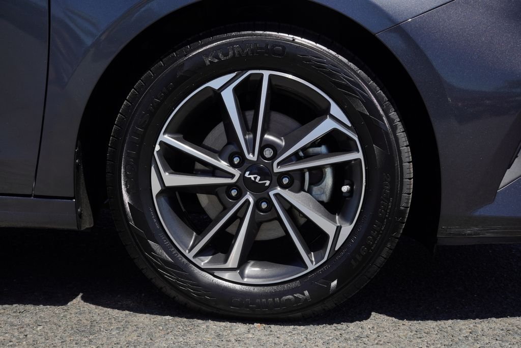 Used 2024 Gray Kia LXS image 10