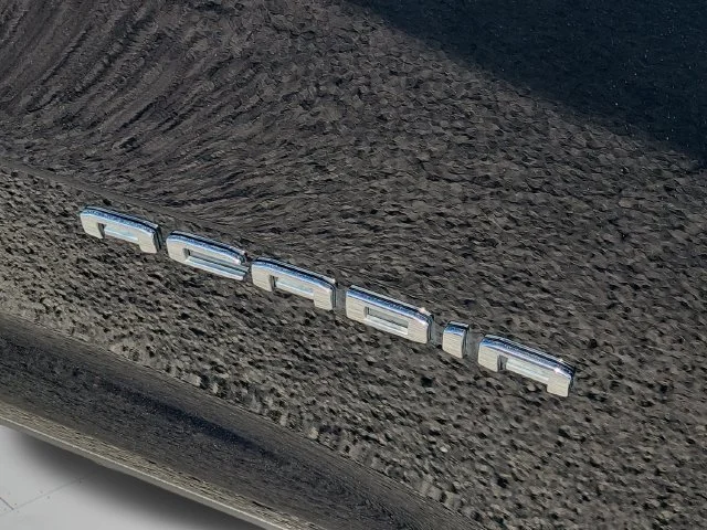 Used 2026 Ebony Twilight Metallic GMC Elevation image 34