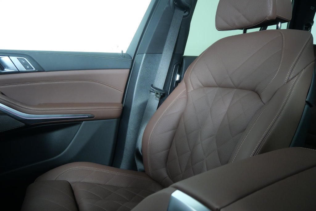 Certified Used 2026 Green Metallic BMW M60i image 26
