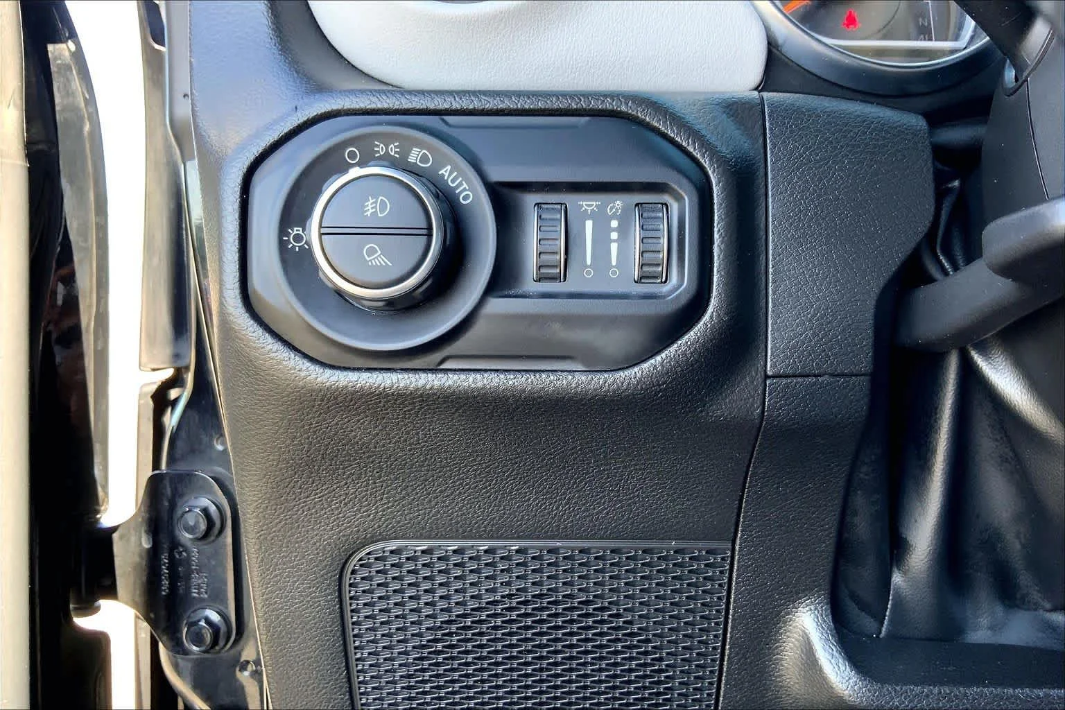 Used 2022 Black Clear Coat Jeep High Altitude image 33