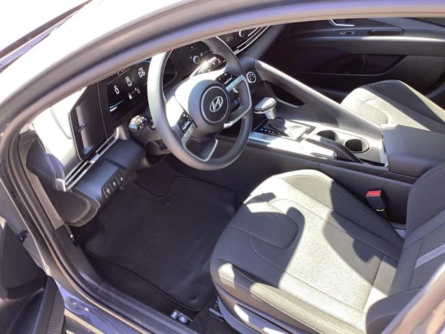 New 2026 Ecotronic Gray Pearl Hyundai SE image 4