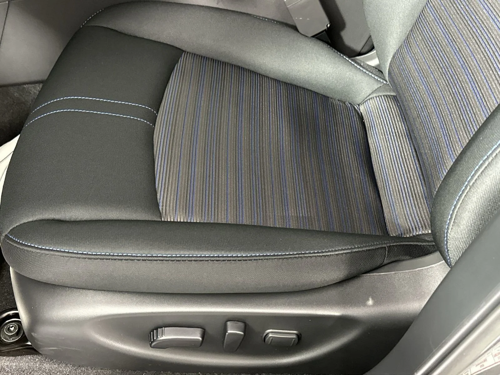 New 2025 Gray Nissan SV Plus image 12