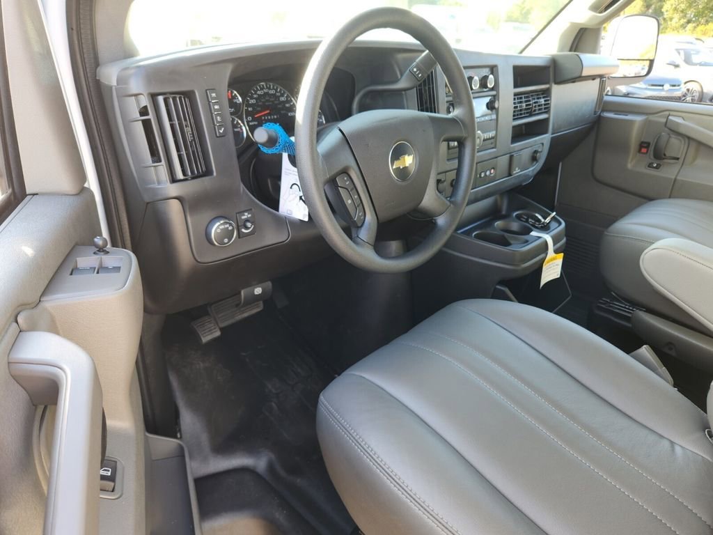 2025 Chevrolet Express Cargo Work Van - Photo 7