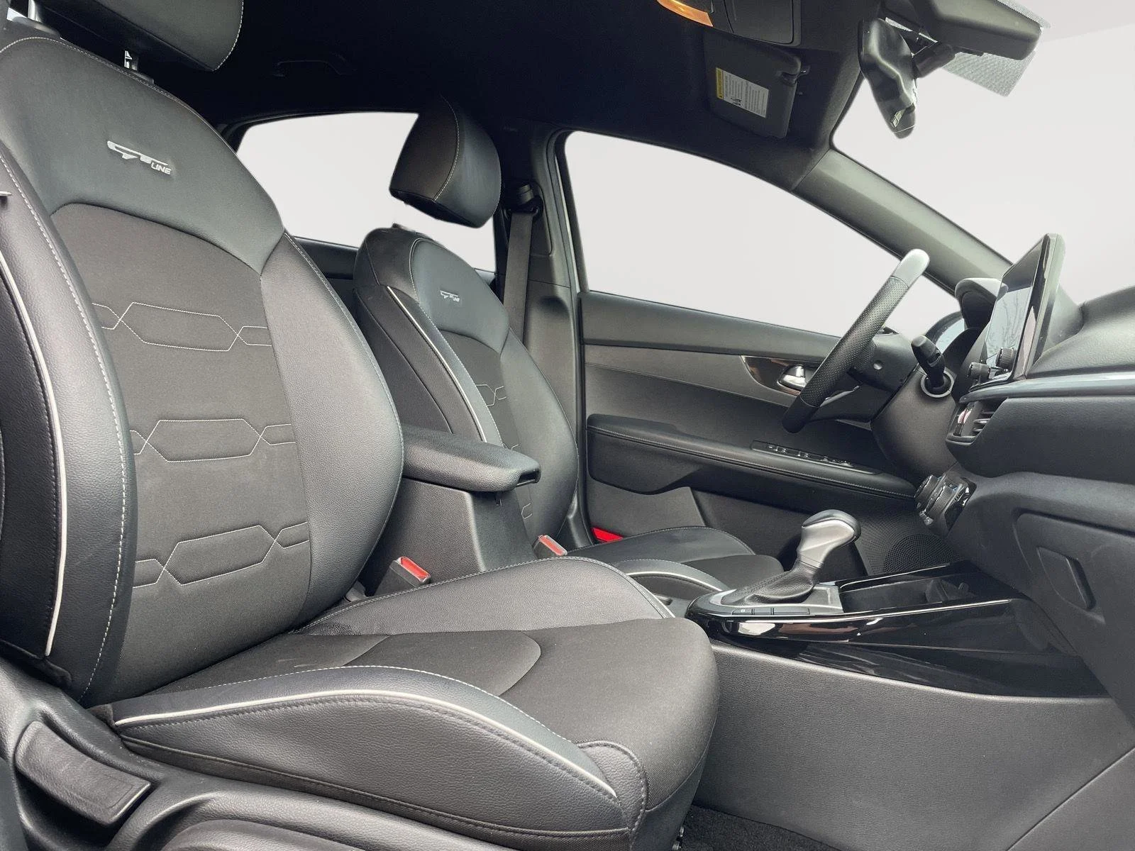 Used 2022 Steel Gray Kia GT-Line image 4