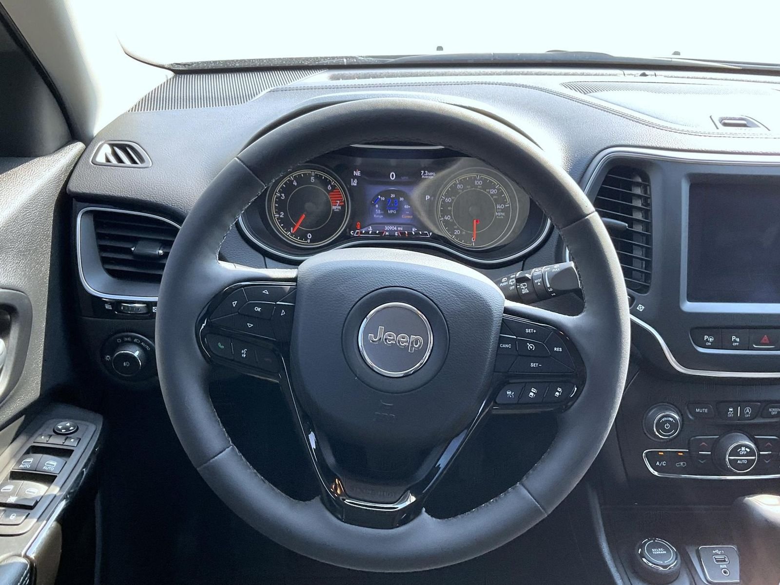 Used 2023 Gray Jeep Altitude image 13