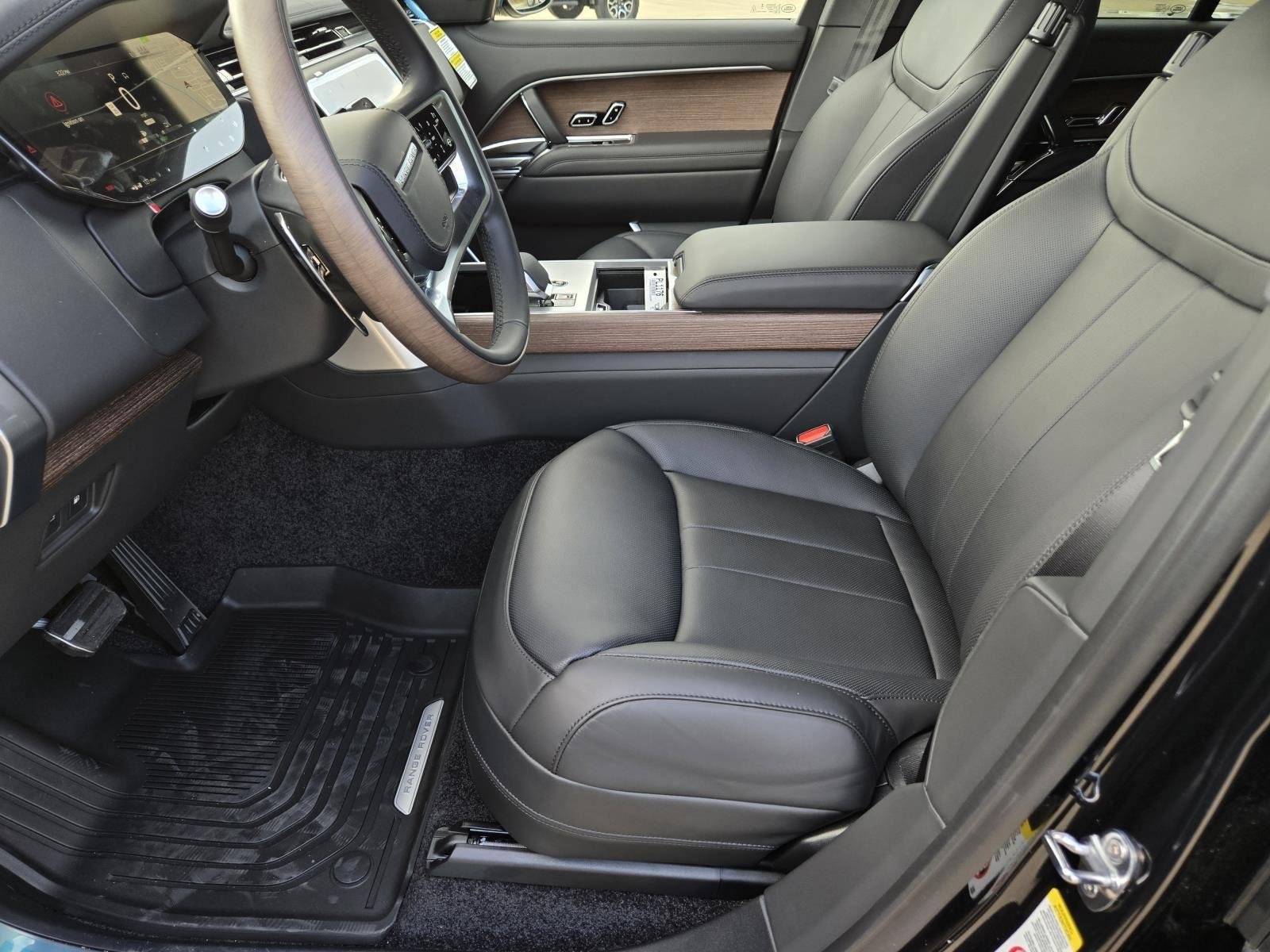 New 2026 Santorini Black Land Rover SE image 16