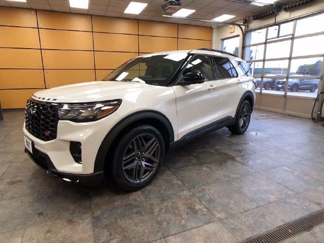 New 2026 Star White Metallic Tri-Coat Ford ST image 3
