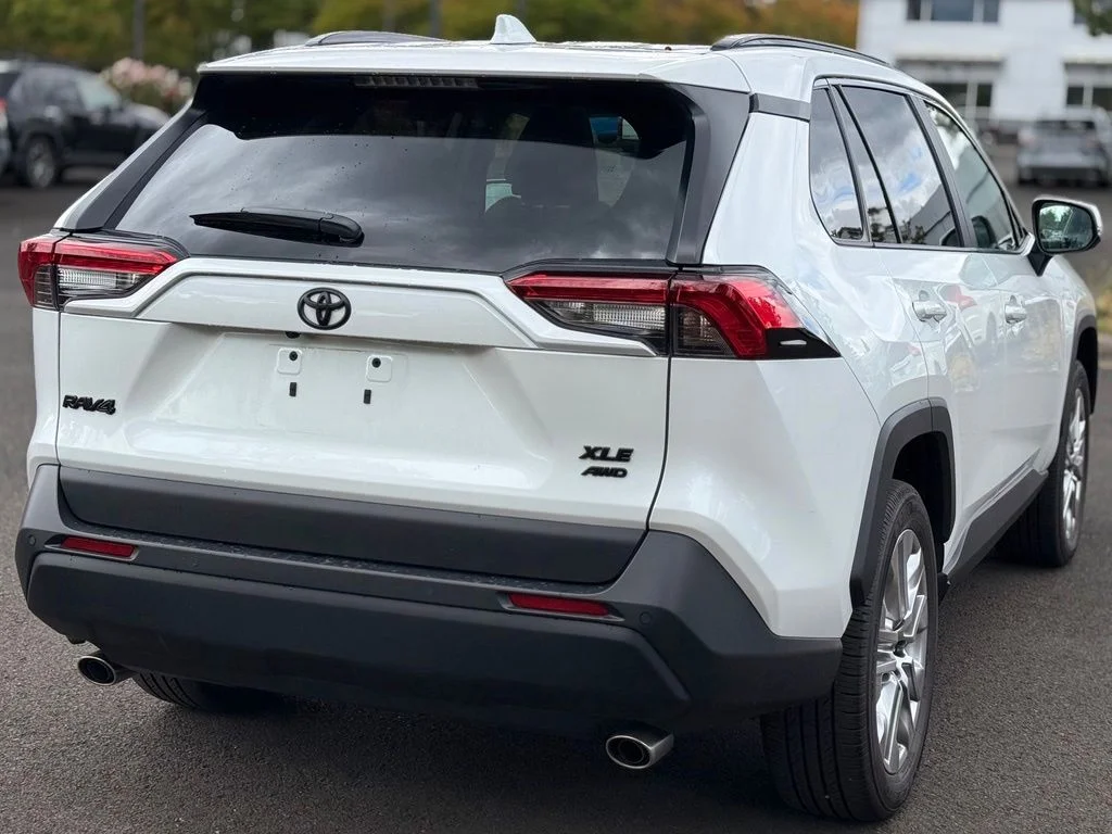 Certified Used 2025 Pearl Toyota XLE Premium image 5