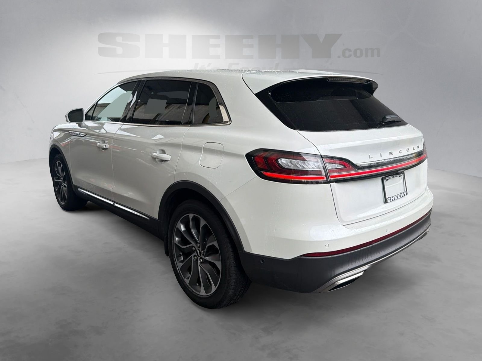 Used 2023 White Lincoln Reserve image 14