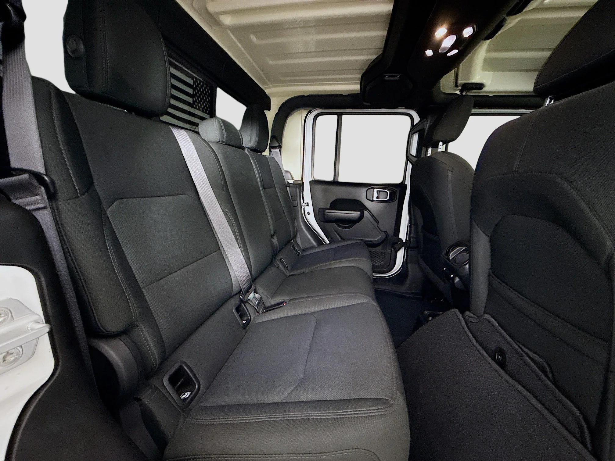 Used 2022  Jeep Sport S image 27