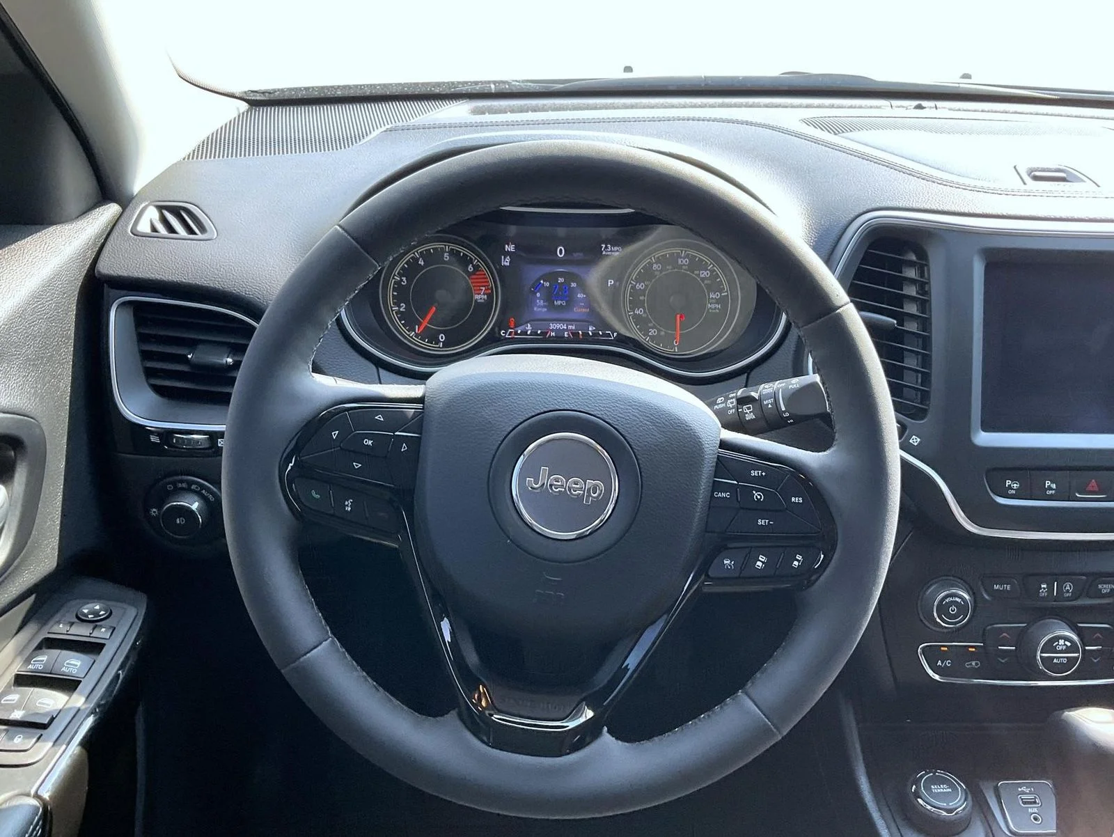 Used 2023 Gray Jeep Altitude image 13