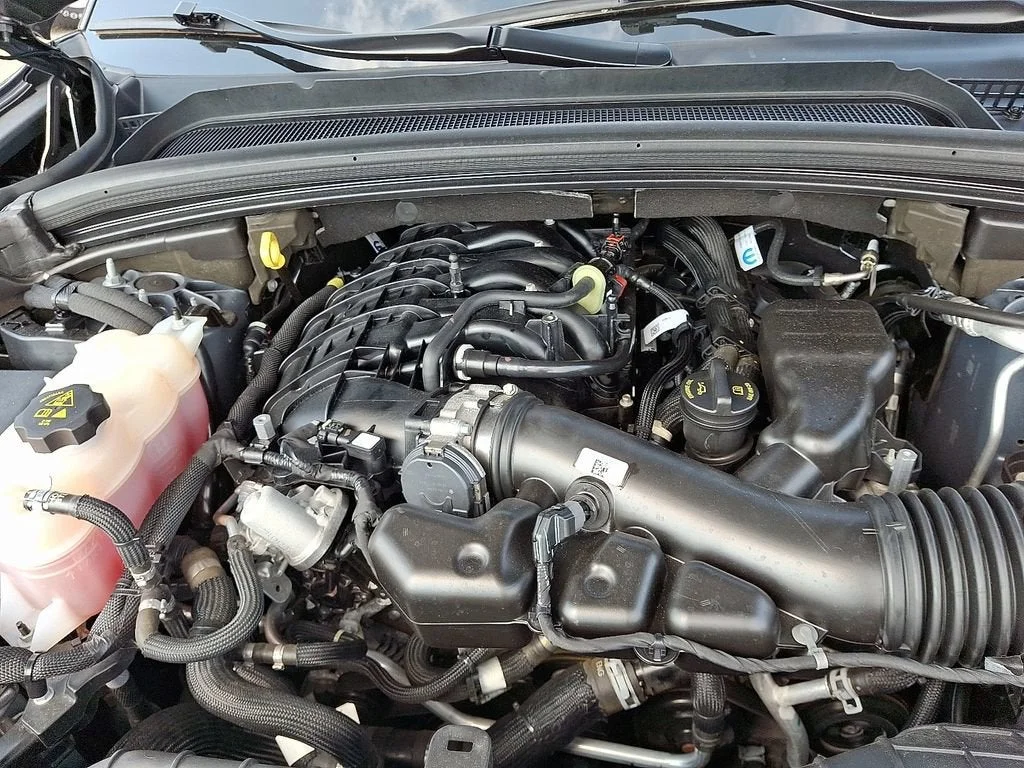 Used 2023 Gray Jeep Altitude 4x4 image 63