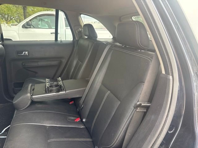 Used 2010  Ford Limited image 29