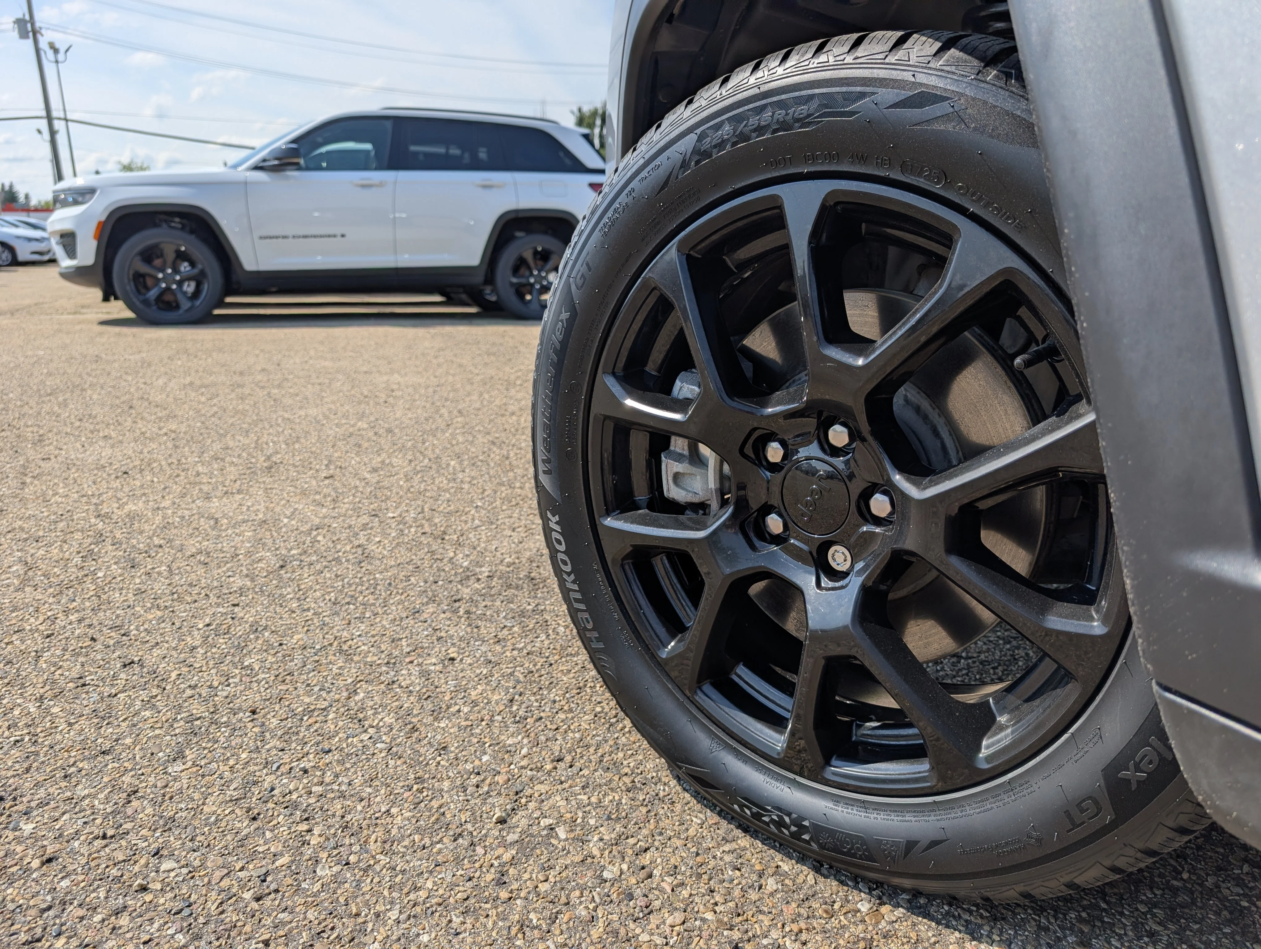 Used 2024 Silver Jeep Altitude image 12