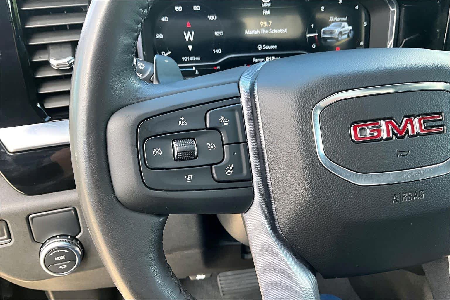 Used 2022 Onyx Black GMC Elevation image 21