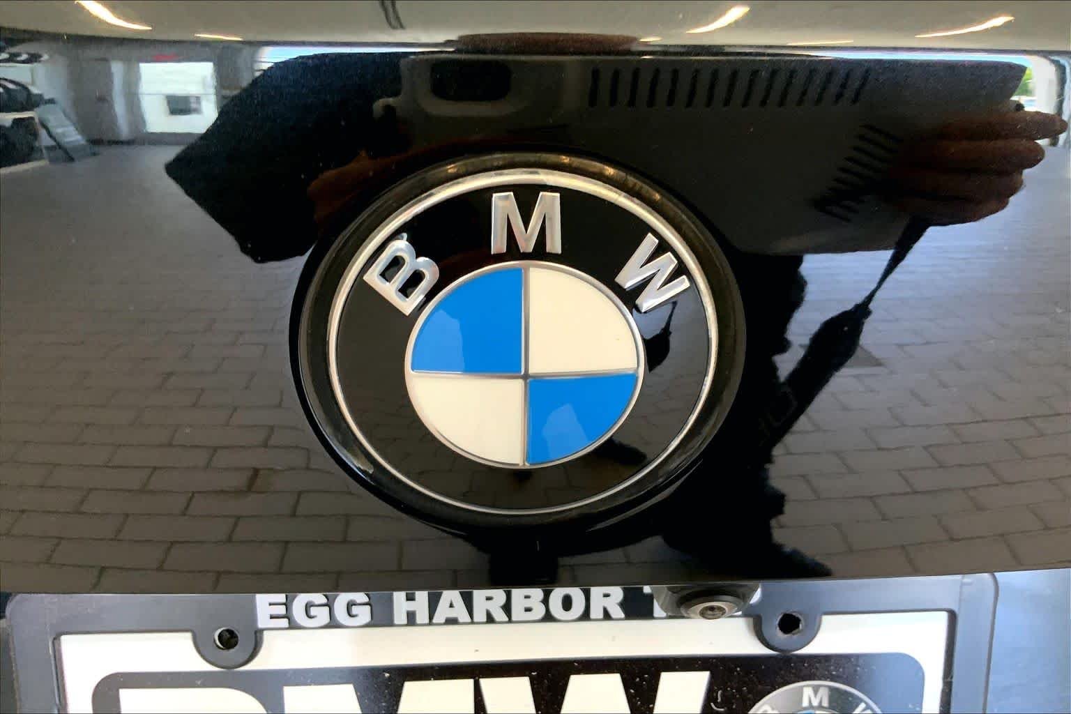 Used 2021 Black Sapphire Metallic BMW xDrive40i image 9