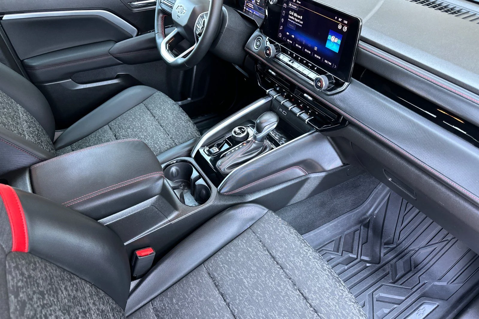 Used 2023 Gray Chevrolet Z71 image 14