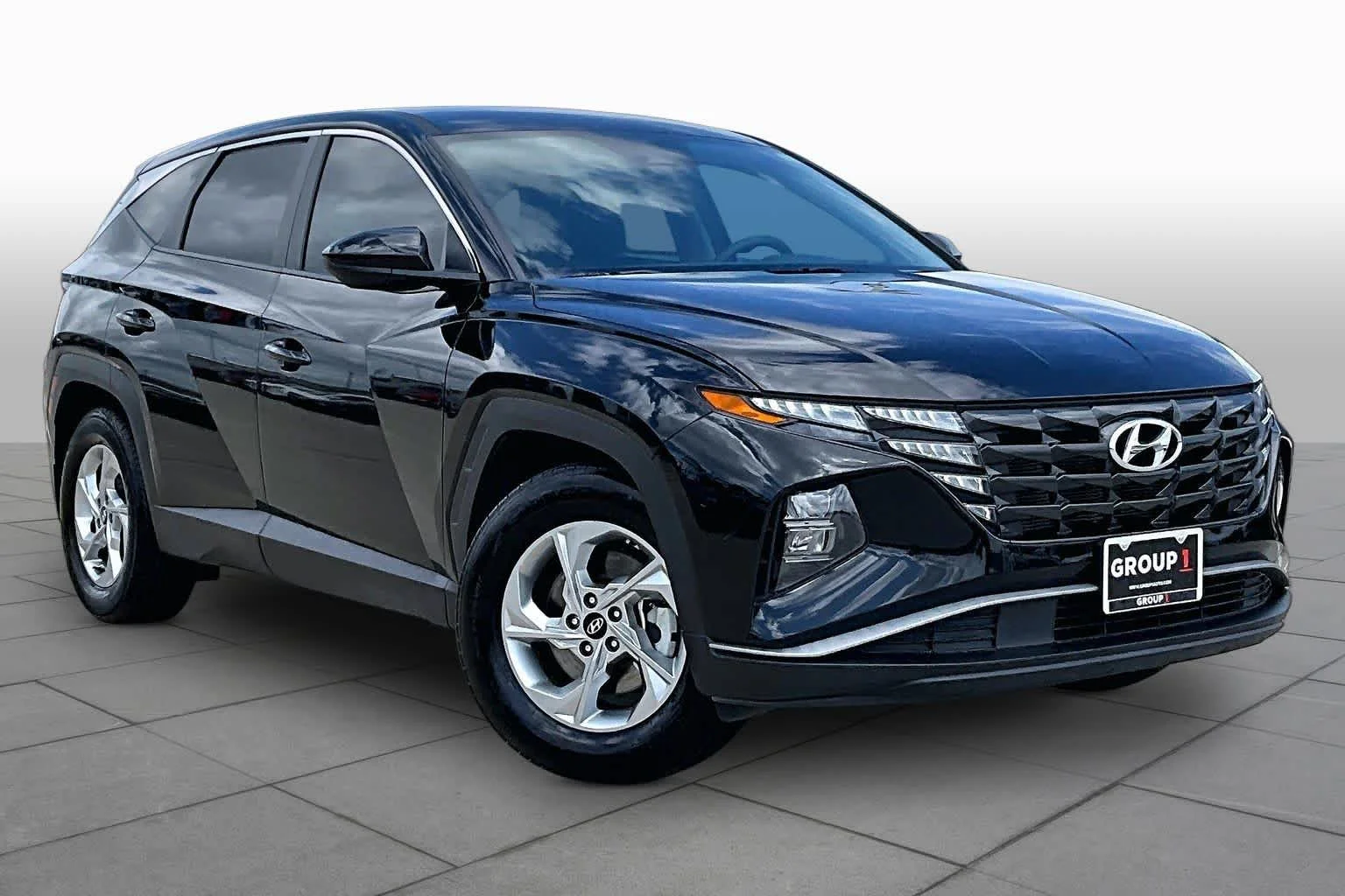 Used 2024 Black Pearl Hyundai SE image 3