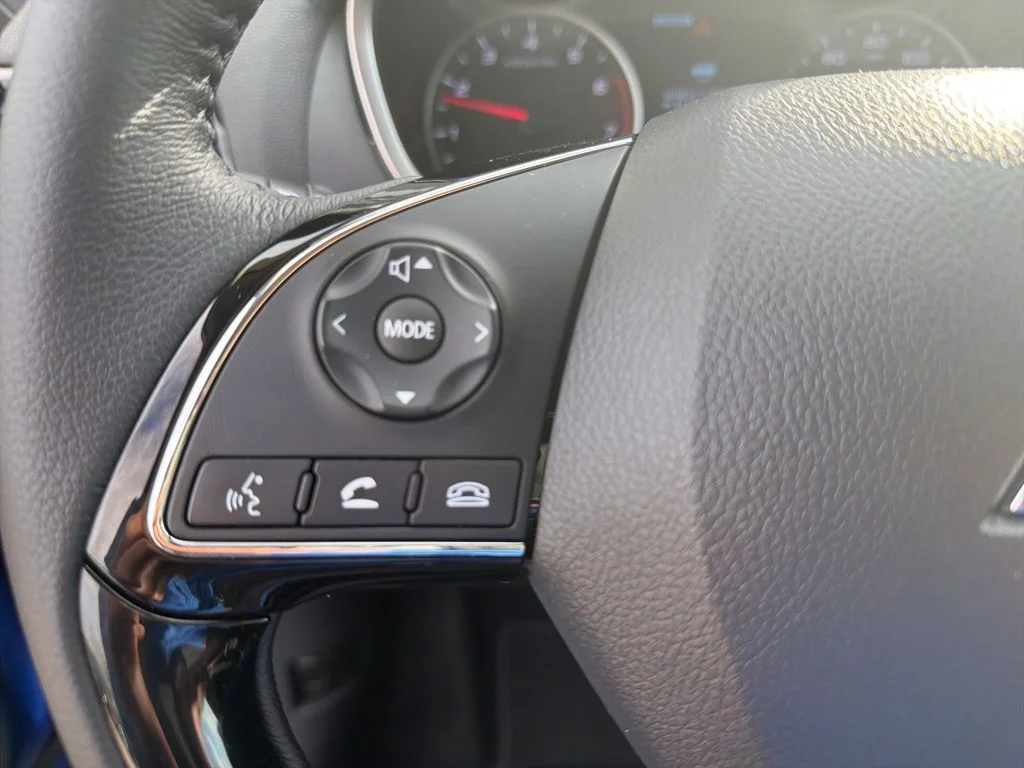 Used 2025 Blue Mitsubishi SE image 19