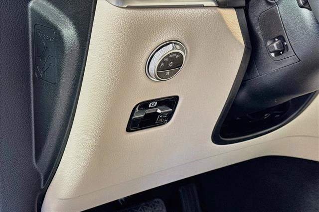 New 2026 Graphite Grey Metallic Mercedes-Benz GLC 300 image 40