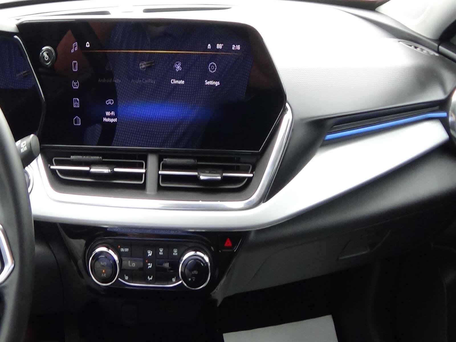 Used 2025 Summit White (gaz) Chevrolet LT image 22