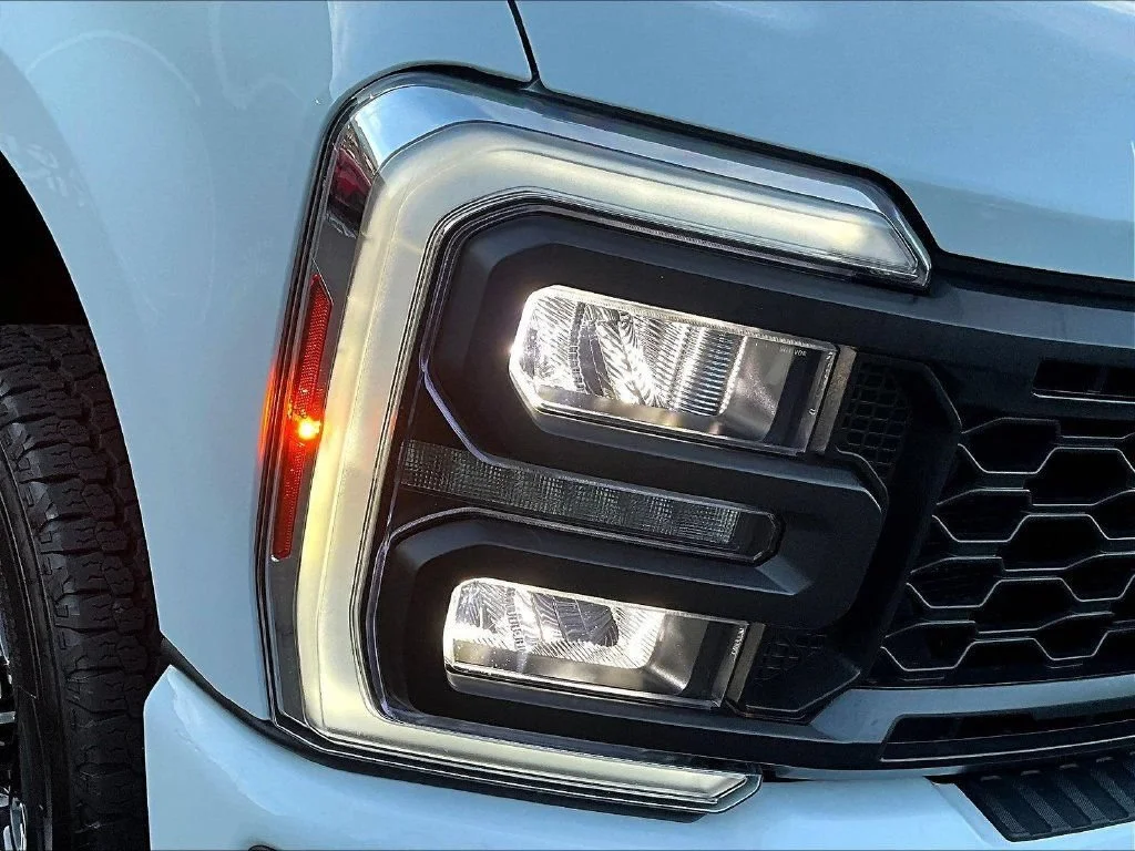 Used 2024 Oxford White Ford XL image 34