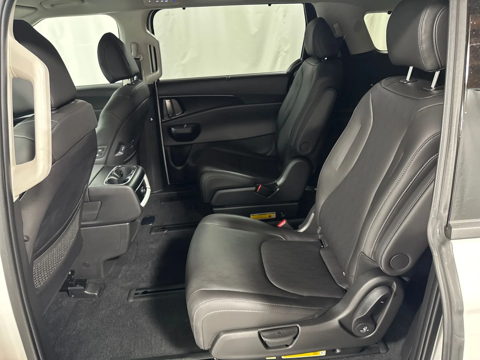 New 2027 Snow White Pearl Kia EX image 5