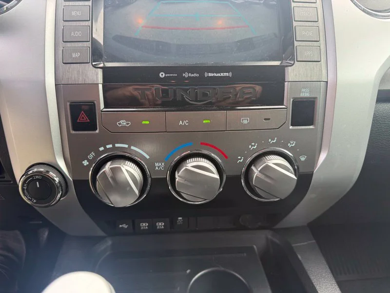 Used 2021  Toyota SR5 image 16