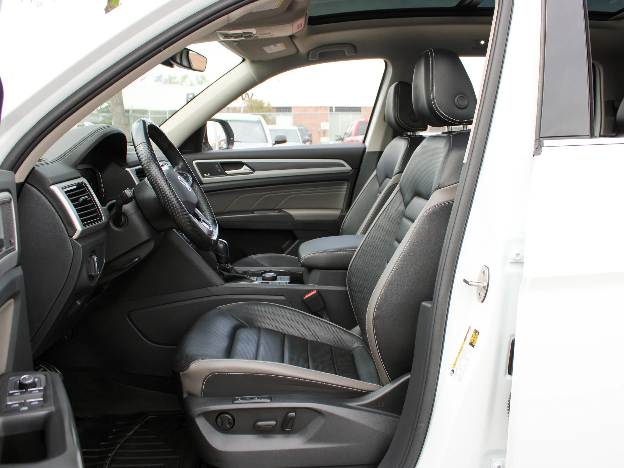 Certified Used 2022 White Volkswagen Execline * R-Line | No Accidents | V6 | Apple CarPlay | Fender Audio | Heated Seats | Sunroof image 3