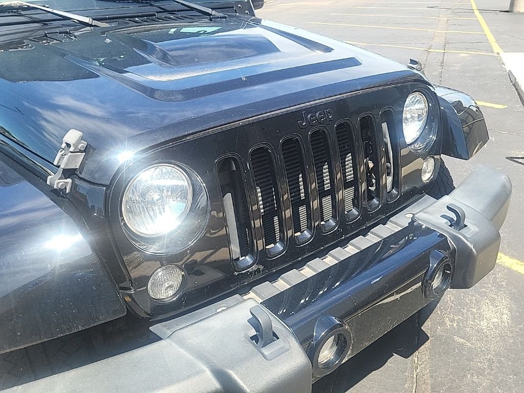 Used 2015 Black Clearcoat Jeep Sahara Altitude image 8