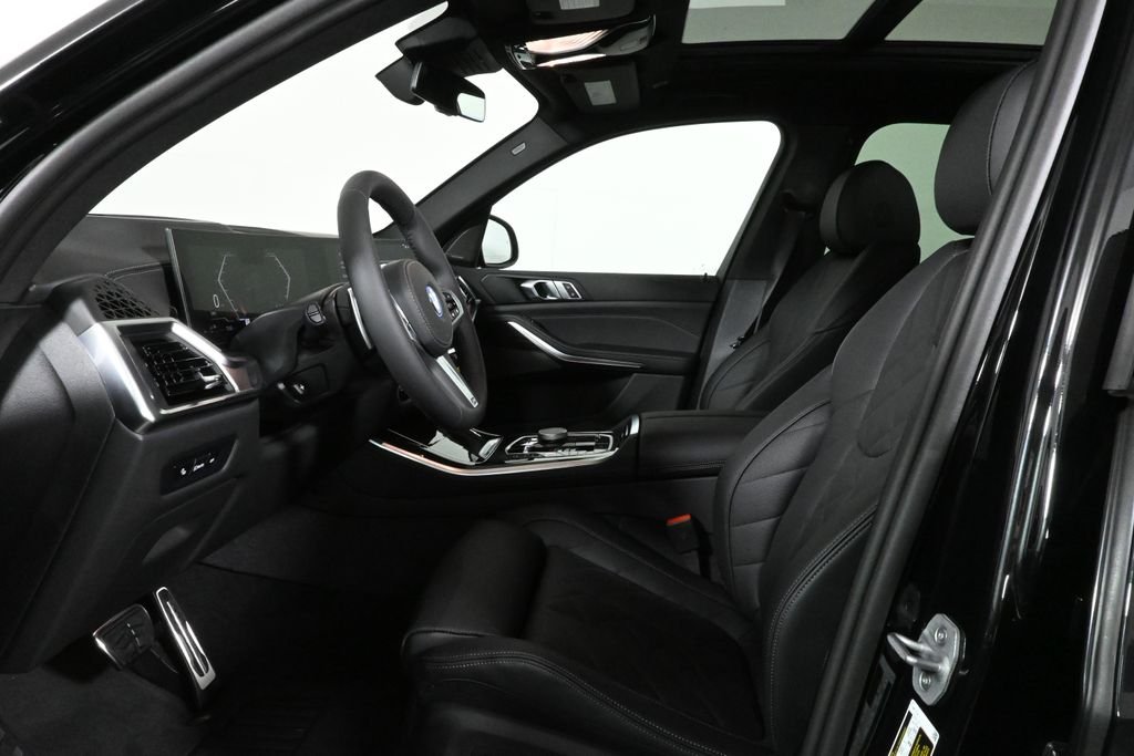 Used 2026 Black BMW xDrive50e image 3