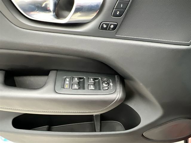 2023 Volvo XC60 Plus - Photo 20