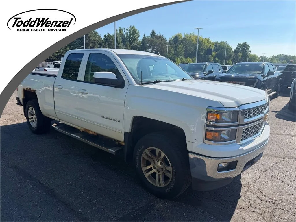 Used 2015 SUMMIT WHITE Chevrolet LT image 1