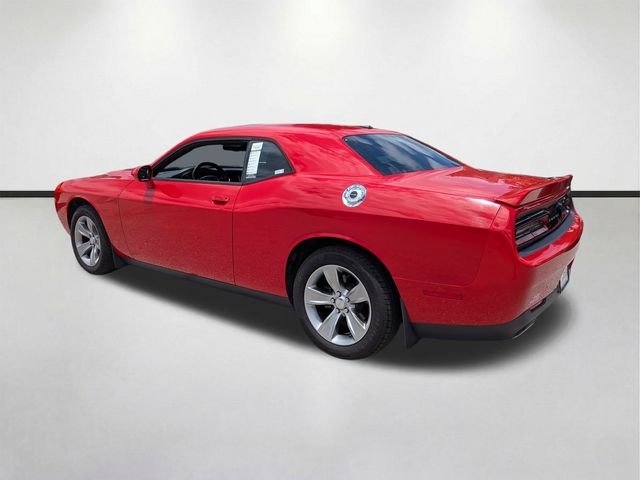 Used 2019 Red Dodge SXT image 6
