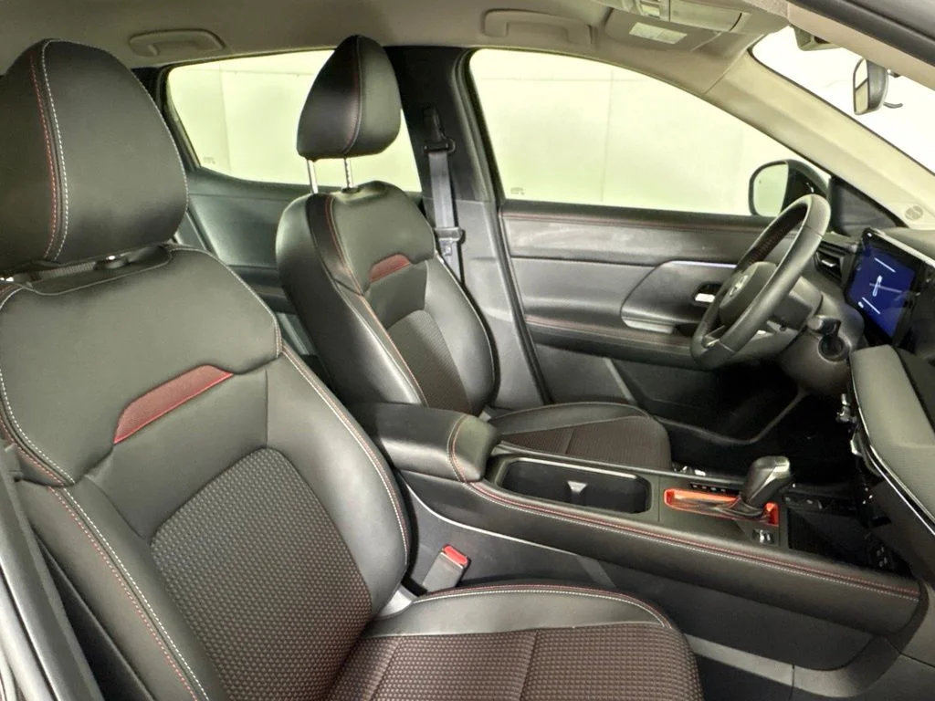 Used 2025 Black Nissan SR image 18