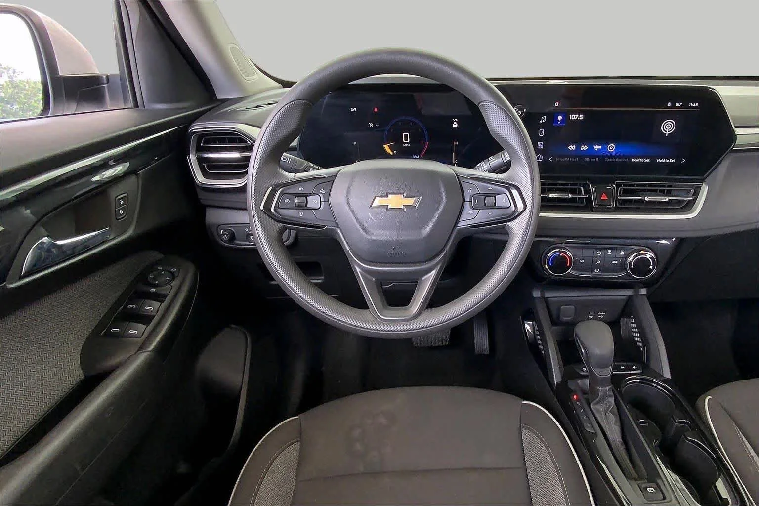 Used 2025 Summit White Chevrolet LT image 6