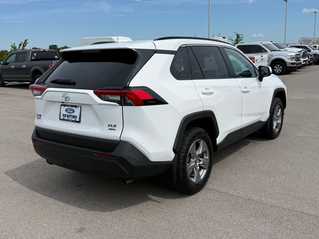 Used 2025 Ice Toyota XLE image 31