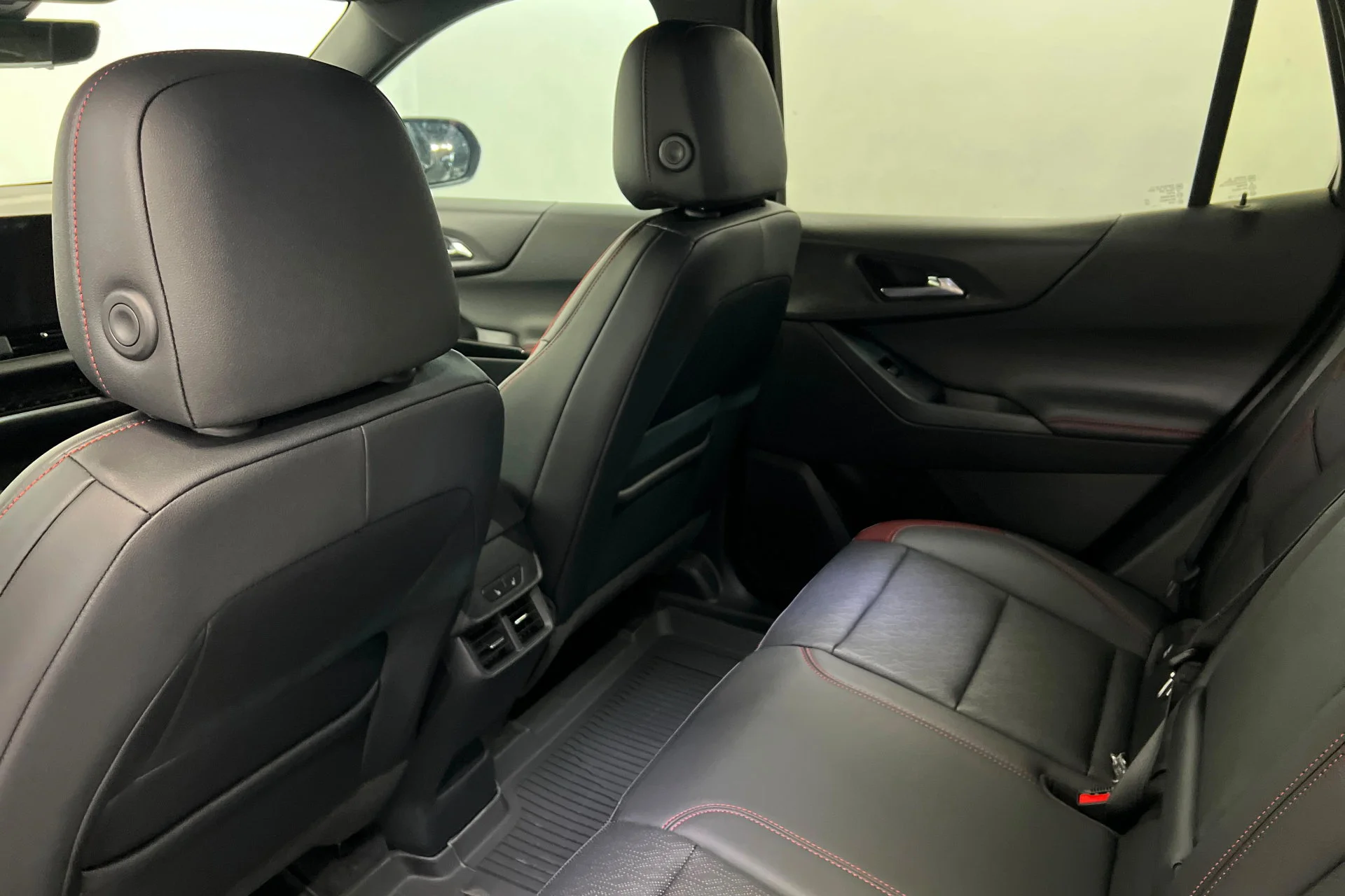 2027 Chevrolet Equinox RS - Photo 19