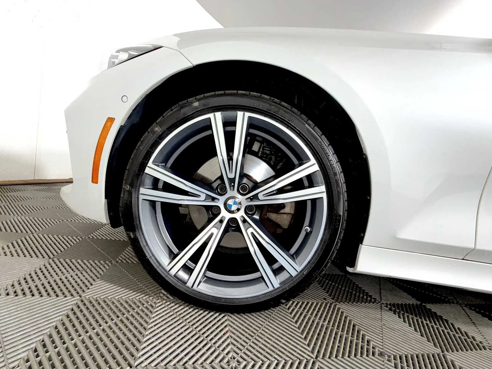2024 BMW 3 Series 330i - Photo 8