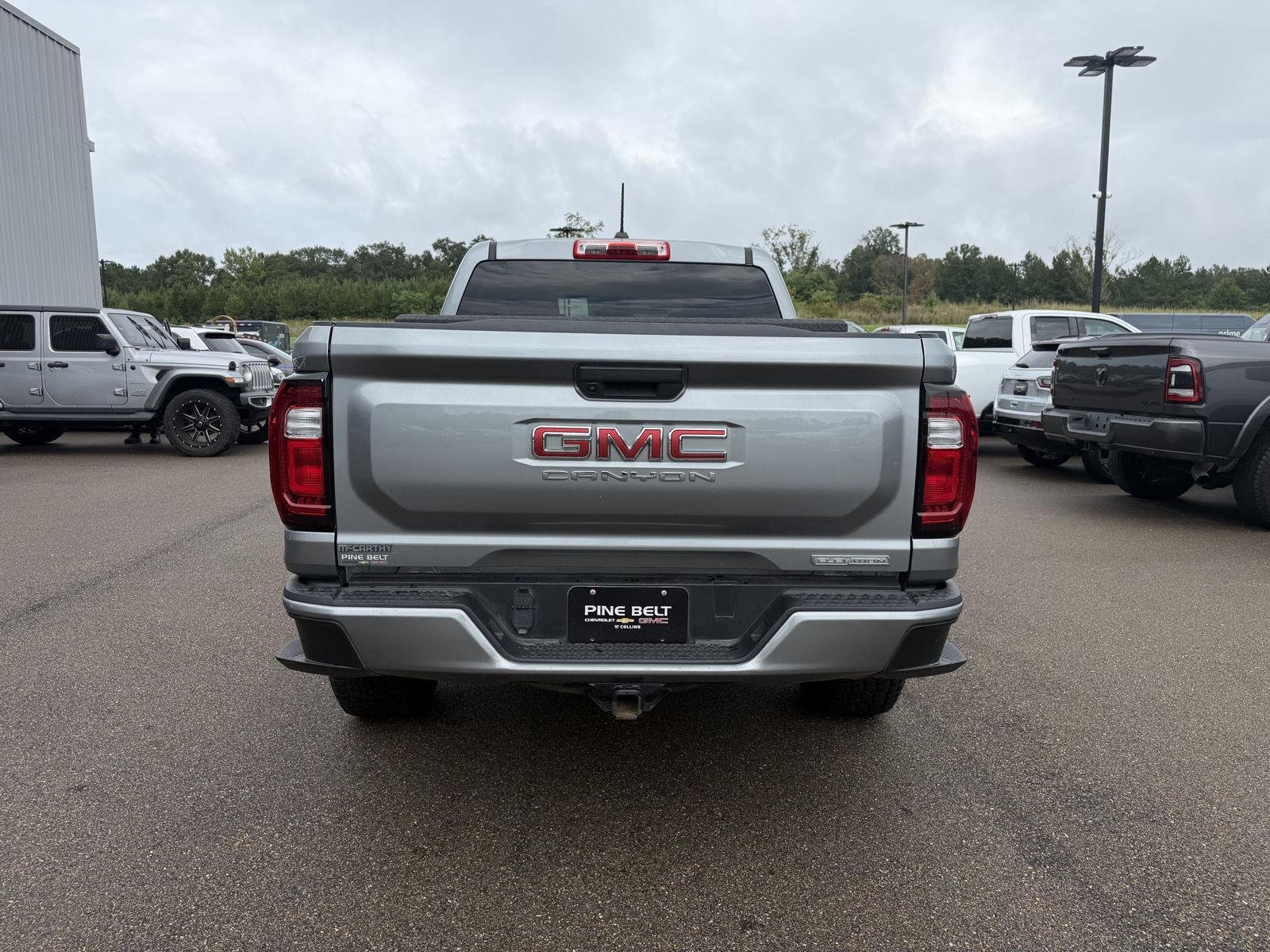 Used 2024 Summit White GMC 2WD Elevation image 5