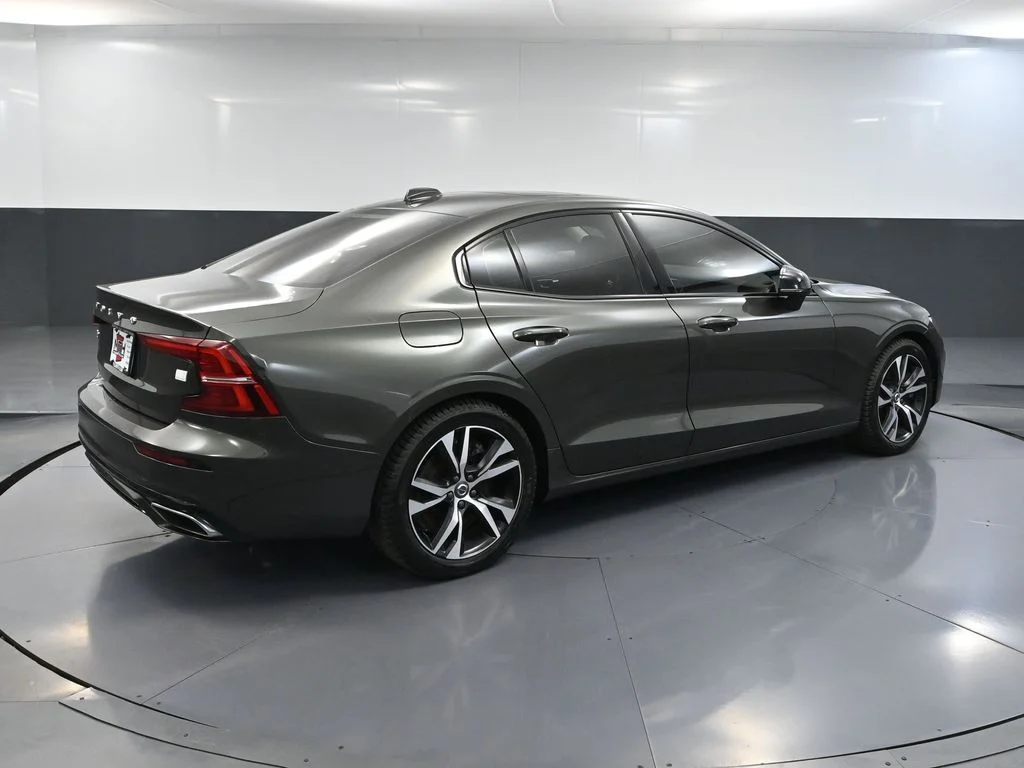 2022 Volvo S60 R-Design Expression - Photo 6